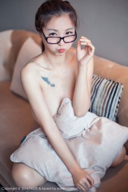 美女脱光的奶口